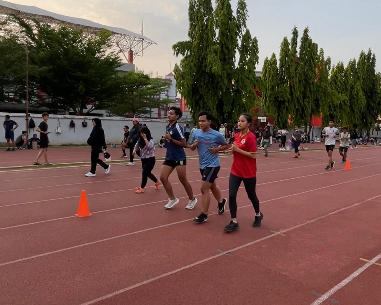 Latihan fisik di GOR TLJ